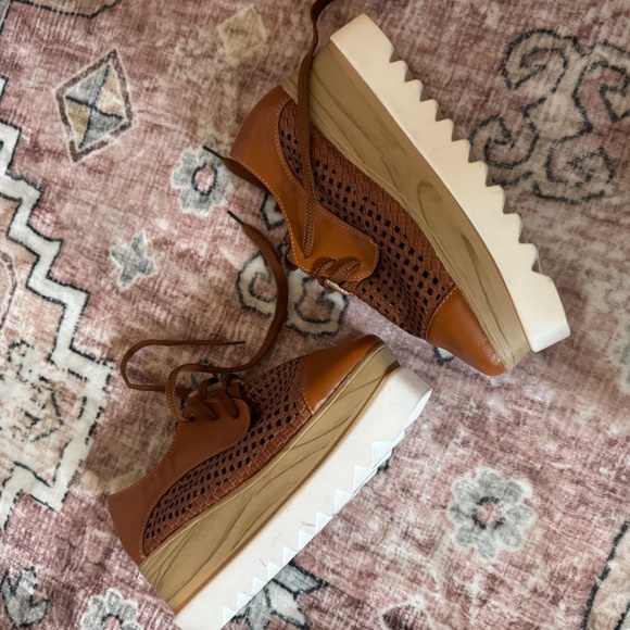 Platform shoes - Picture 2 of 2